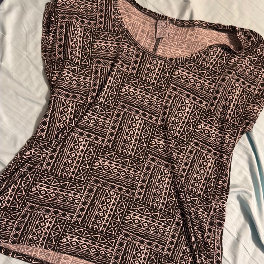 Geometric Patterned Women's Top - Black and Pink